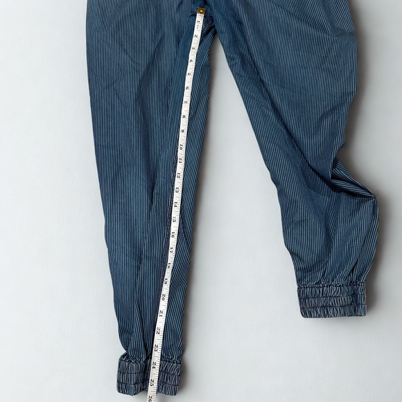 Sweaty Betty Jogger Pants Blue Pinstripes Elastic Waist Size M EUC - Picture 6 of 7
